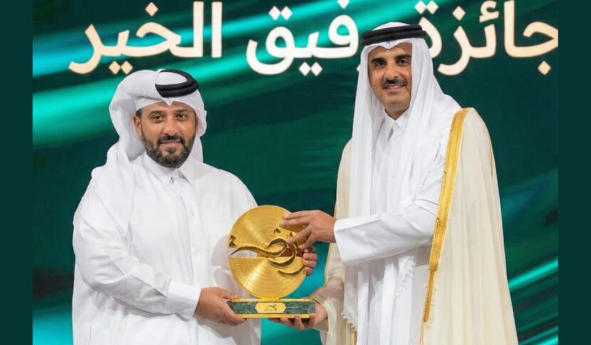 Rafeeq receives Rawda Award for Excellence in Social Work from H.H. the Amir